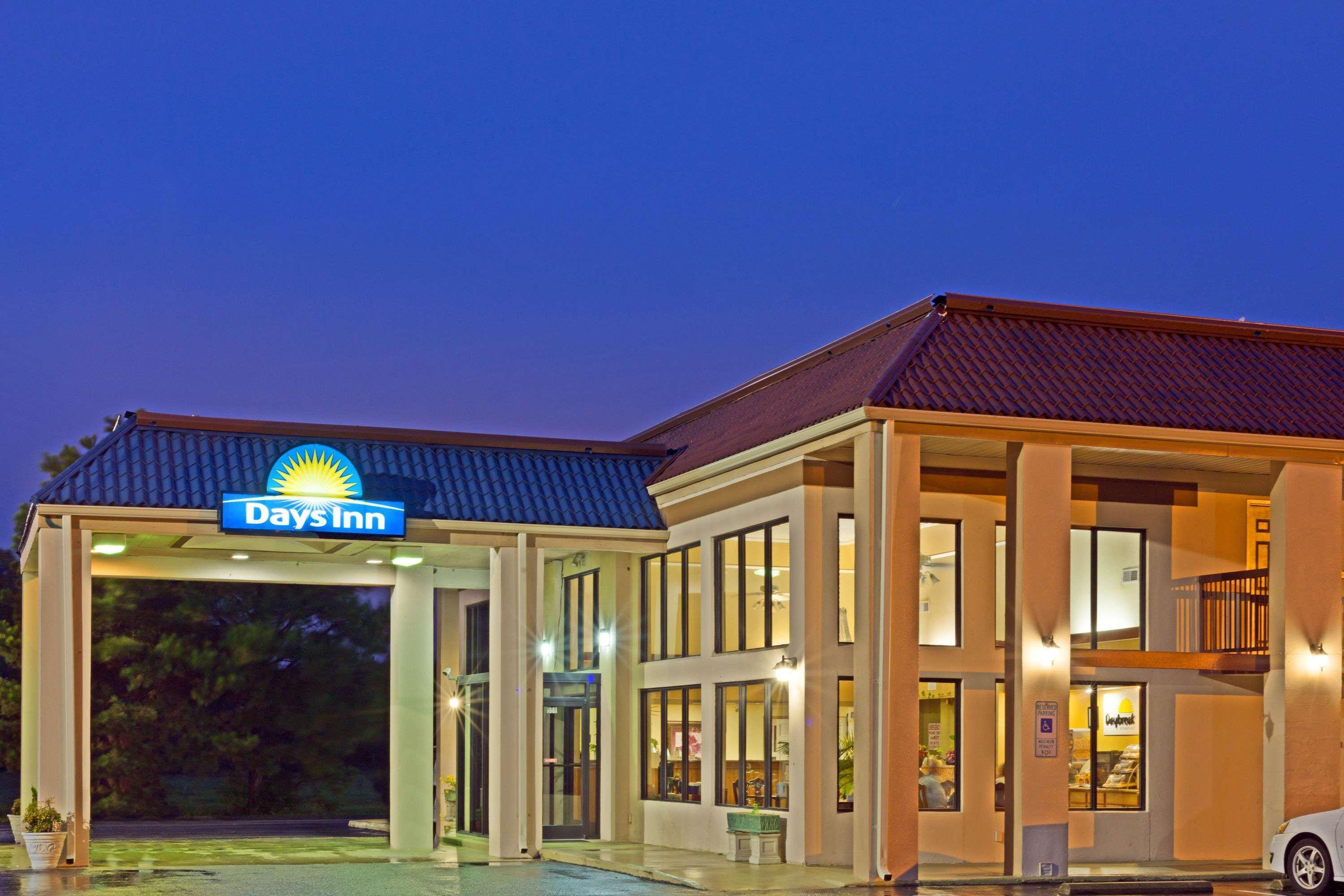Days Inn By Wyndham Clinton Exterior foto